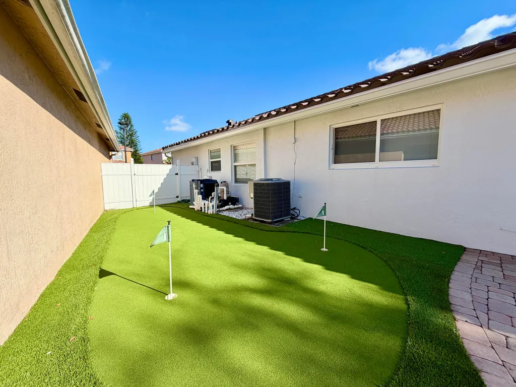 6883 Desert Inn Terrace Lake Worth FL 33463