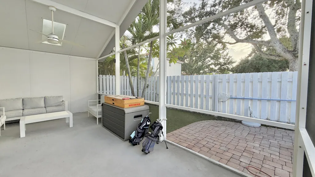 6883 Desert Inn Terrace Lake Worth FL 33463