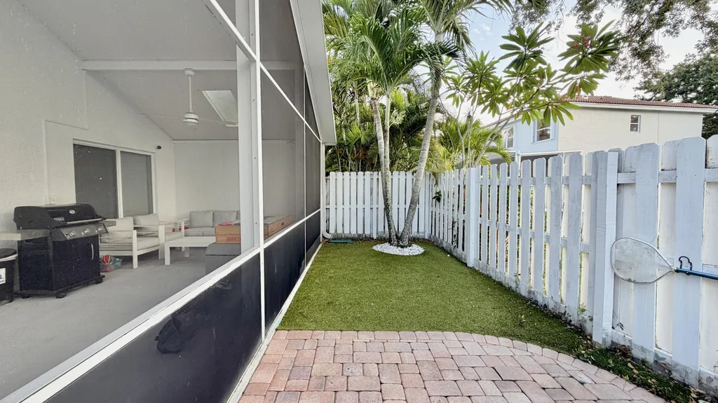 6883 Desert Inn Terrace Lake Worth FL 33463
