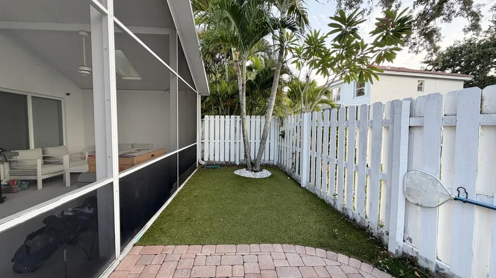 6883 Desert Inn Terrace Lake Worth FL 33463