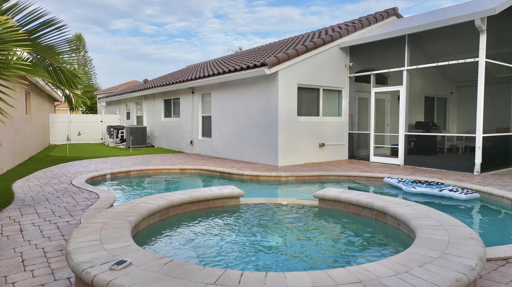 6883 Desert Inn Terrace Lake Worth FL 33463
