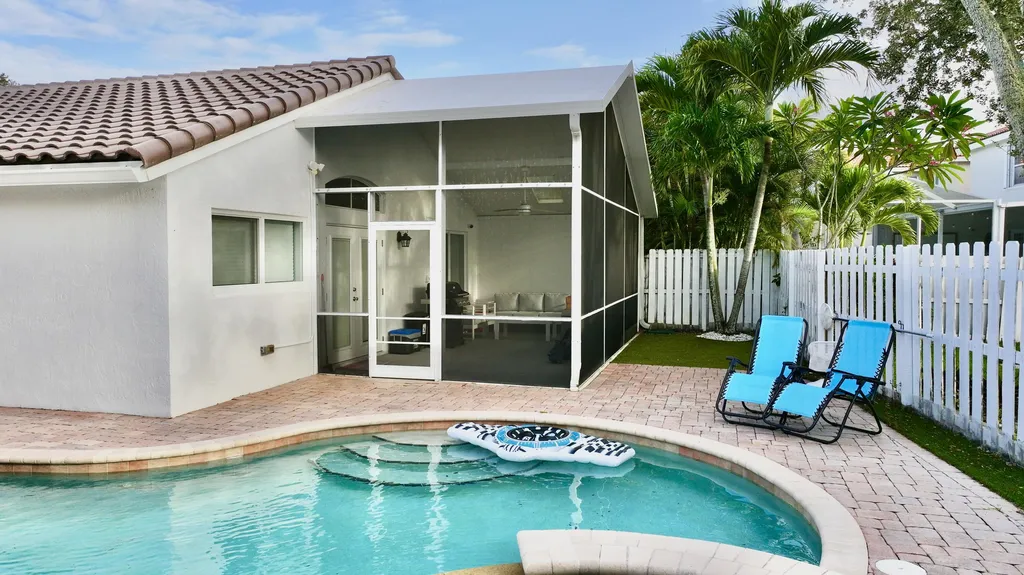 6883 Desert Inn Terrace Lake Worth FL 33463