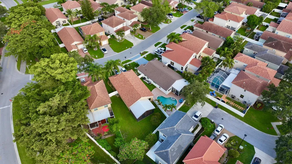 6883 Desert Inn Terrace Lake Worth FL 33463