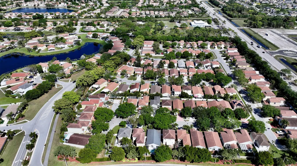 6883 Desert Inn Terrace Lake Worth FL 33463