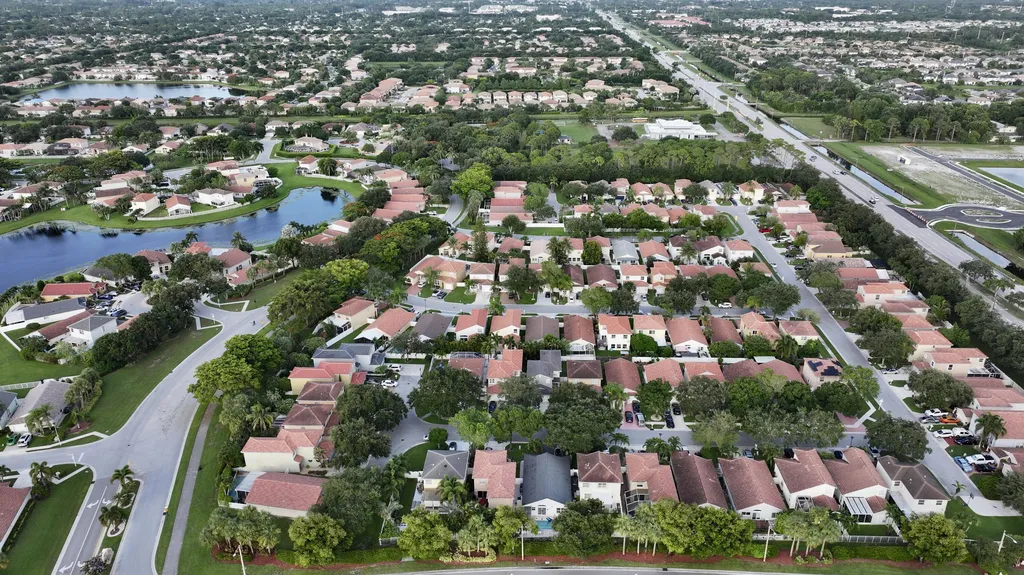 6883 Desert Inn Terrace Lake Worth FL 33463