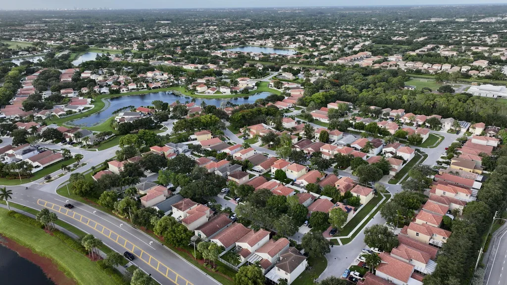 6883 Desert Inn Terrace Lake Worth FL 33463