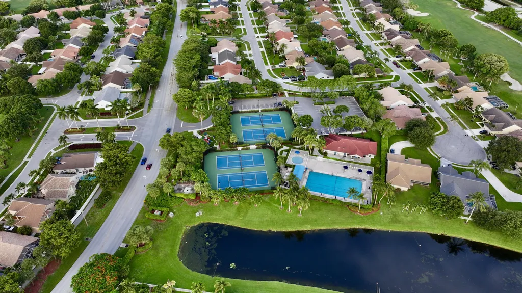 6883 Desert Inn Terrace Lake Worth FL 33463