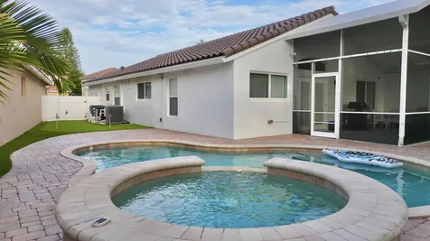 6883 Desert Inn Terrace Lake Worth FL 33463