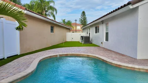 6883 Desert Inn Terrace Lake Worth FL 33463