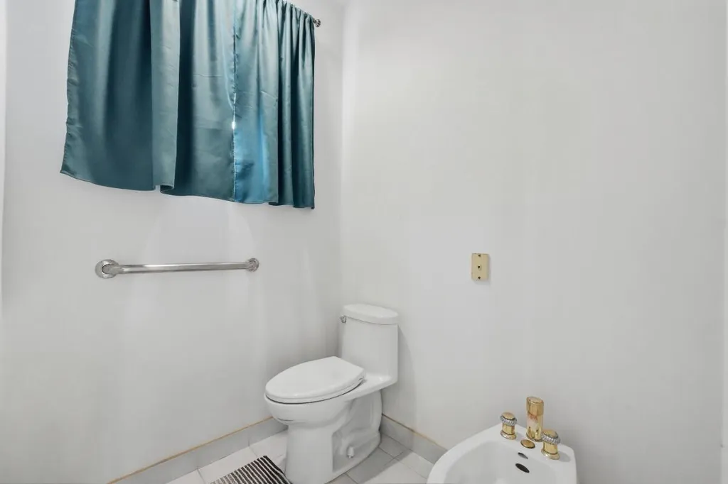 1716 NW 124th Way Coral Springs FL 33071
