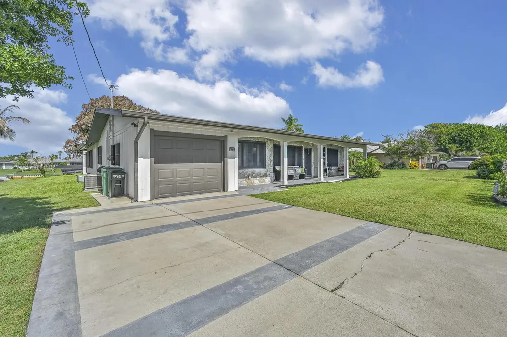 220 Riomar Drive Port St Lucie FL 34952