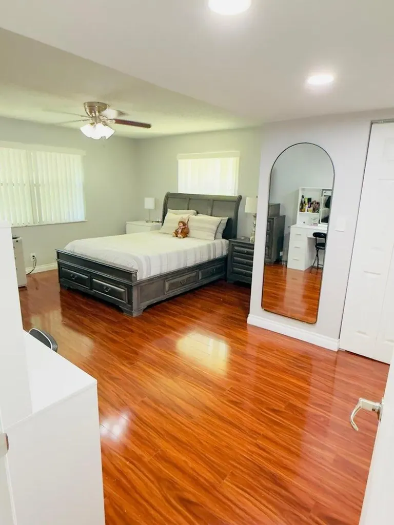 5545 N Lakewood Circle N Margate FL 33063