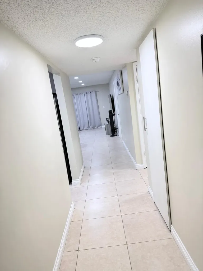 5545 N Lakewood Circle N Margate FL 33063