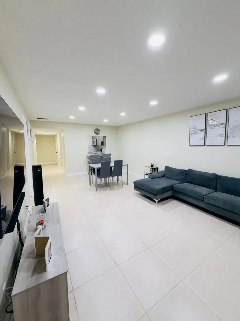 5545 N Lakewood Circle N Margate FL 33063