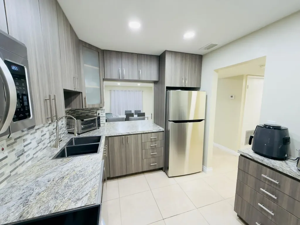5545 N Lakewood Circle N Margate FL 33063