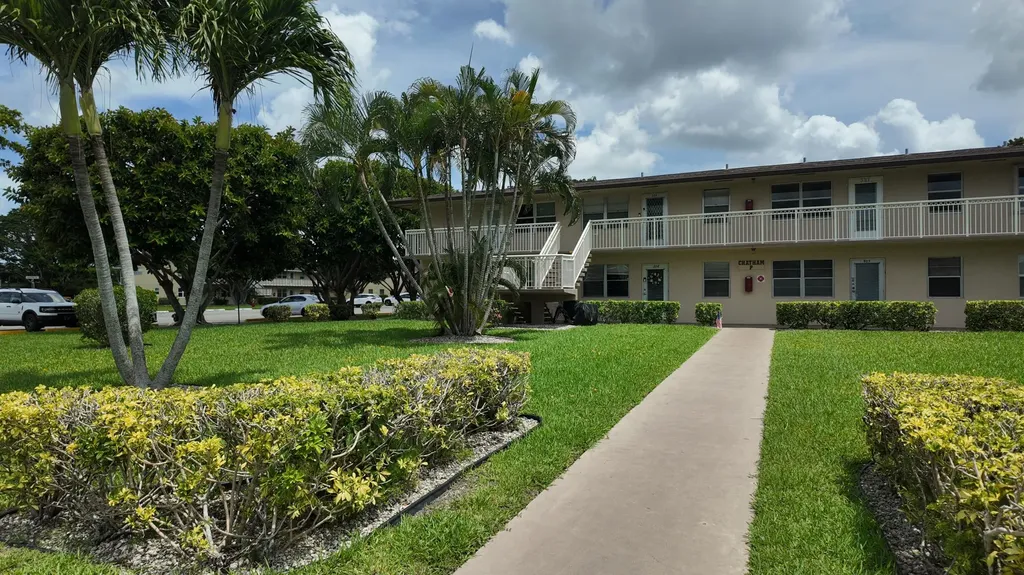 326 Chatham P West Palm Beach FL 33417