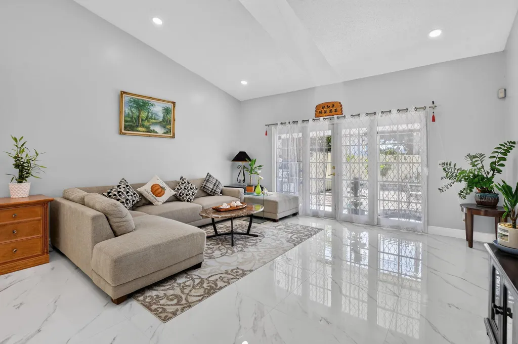 4460 NE 5th Avenue Boca Raton FL 33431