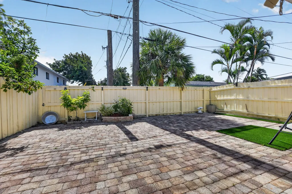 4460 NE 5th Avenue Boca Raton FL 33431