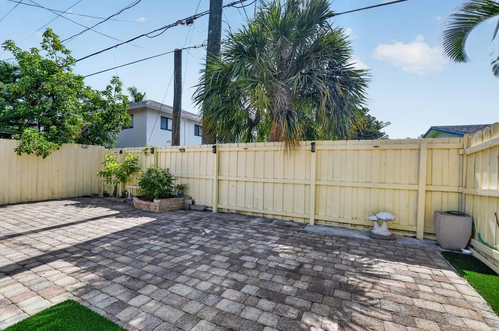 4460 NE 5th Avenue Boca Raton FL 33431