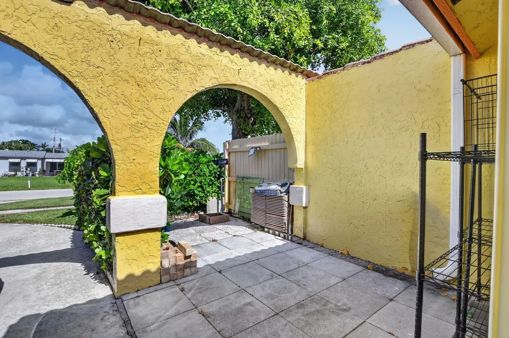 4460 NE 5th Avenue Boca Raton FL 33431