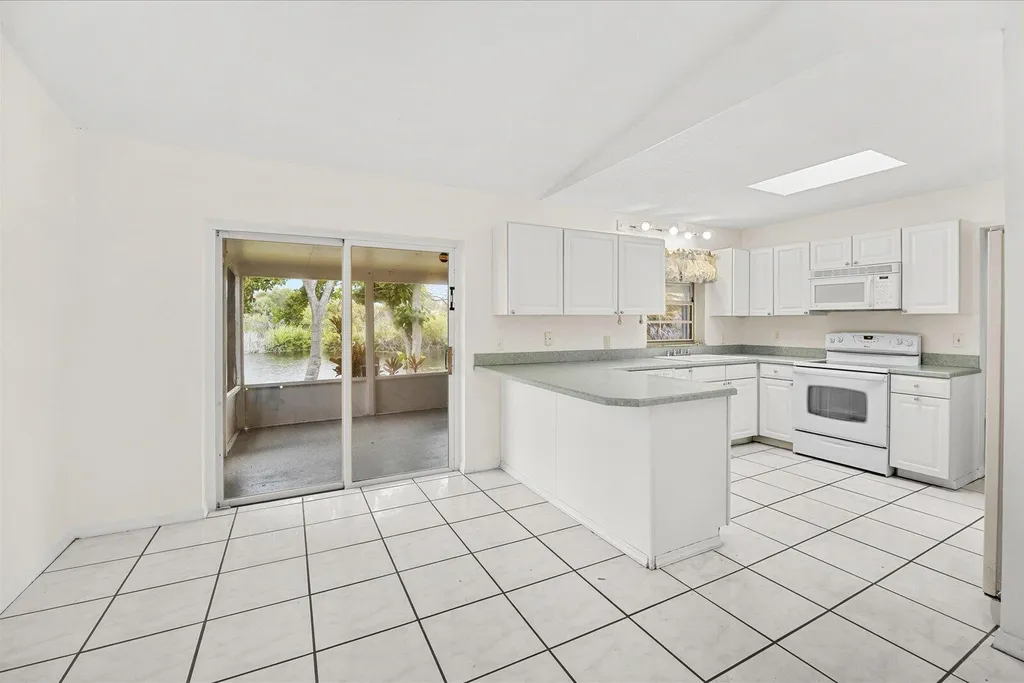 2550 SE Hemsing Street Port St Lucie FL 34984