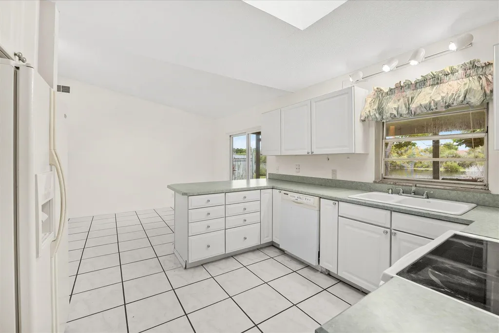 2550 SE Hemsing Street Port St Lucie FL 34984
