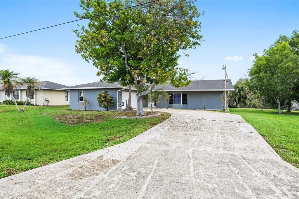 2550 SE Hemsing Street Port St Lucie FL 34984