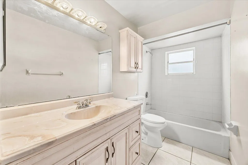 2550 SE Hemsing Street Port St Lucie FL 34984