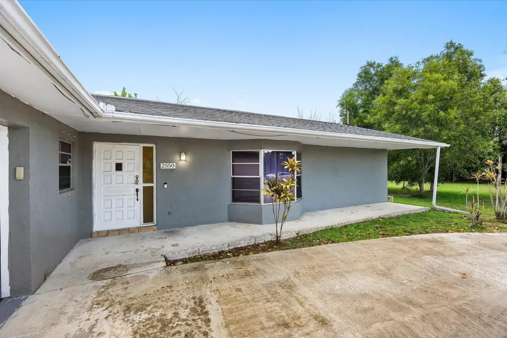 2550 SE Hemsing Street Port St Lucie FL 34984
