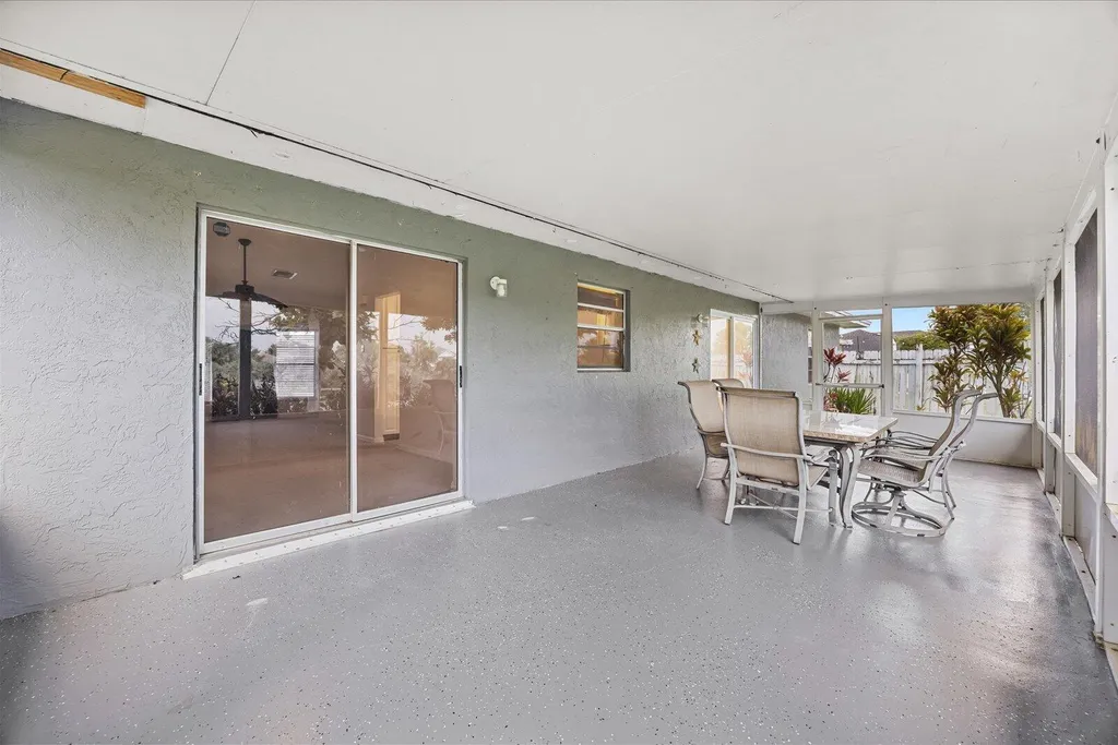 2550 SE Hemsing Street Port St Lucie FL 34984