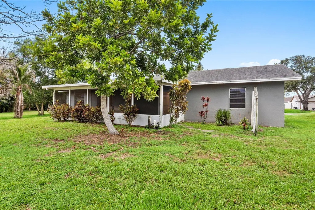 2550 SE Hemsing Street Port St Lucie FL 34984