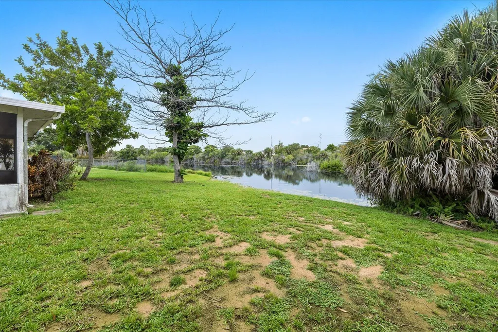 2550 SE Hemsing Street Port St Lucie FL 34984