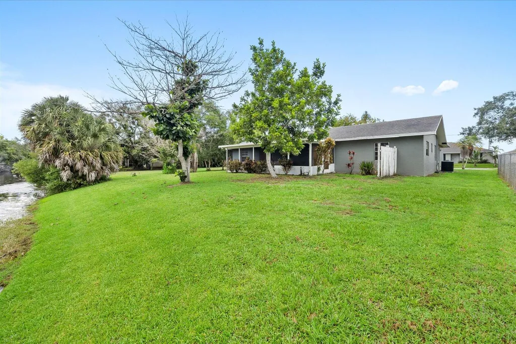2550 SE Hemsing Street Port St Lucie FL 34984
