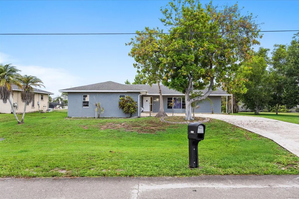 2550 SE Hemsing Street Port St Lucie FL 34984