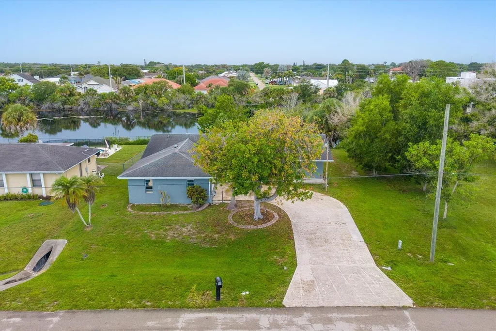 2550 SE Hemsing Street Port St Lucie FL 34984