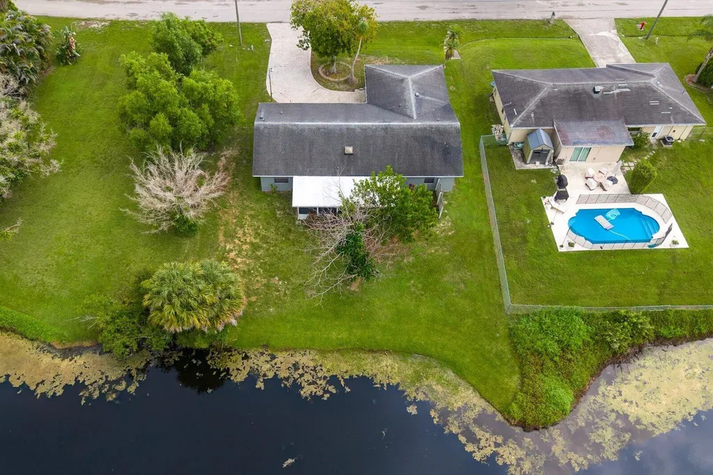 2550 SE Hemsing Street Port St Lucie FL 34984