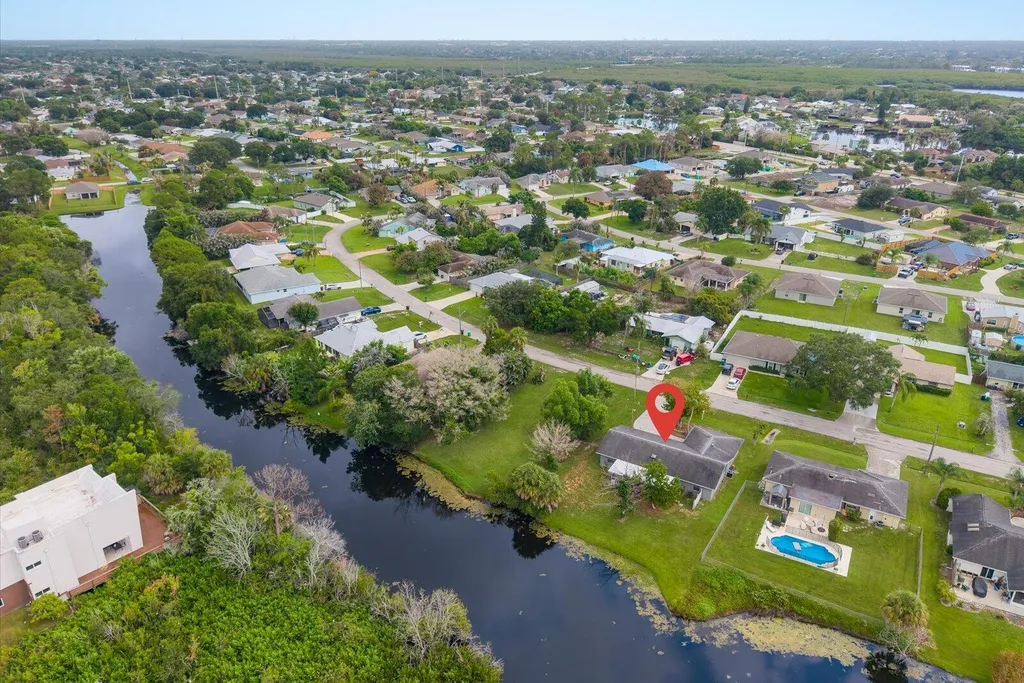 2550 SE Hemsing Street Port St Lucie FL 34984