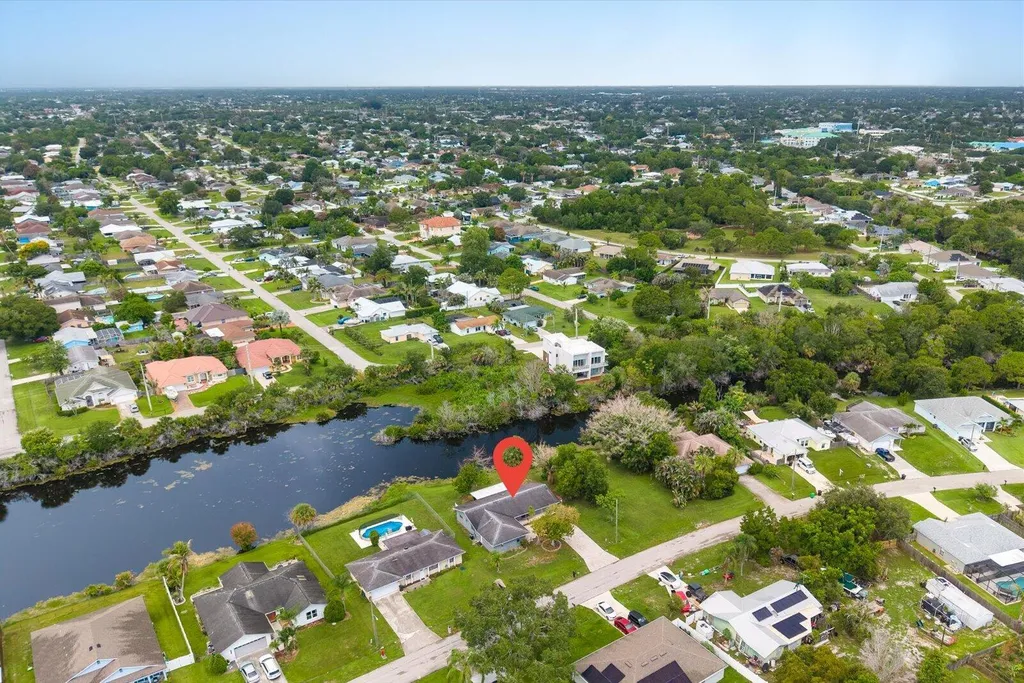 2550 SE Hemsing Street Port St Lucie FL 34984