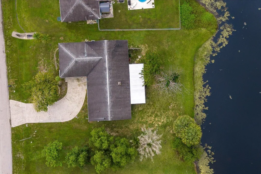2550 SE Hemsing Street Port St Lucie FL 34984