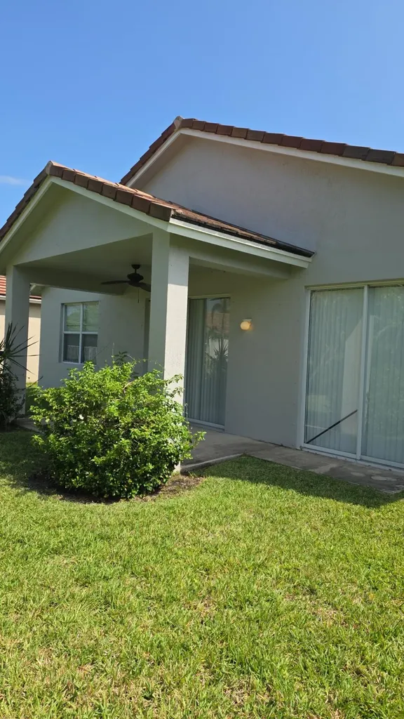 9517 SW Flowermound Circle Port St Lucie FL 34987