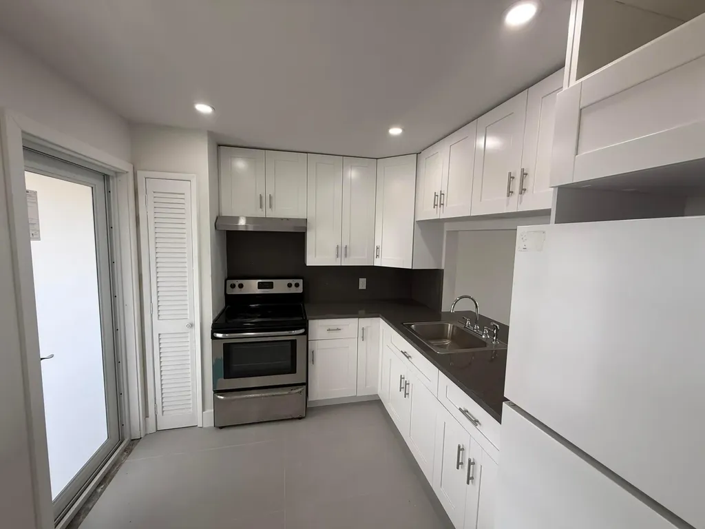 1300 NE 191st Street Miami FL 33179