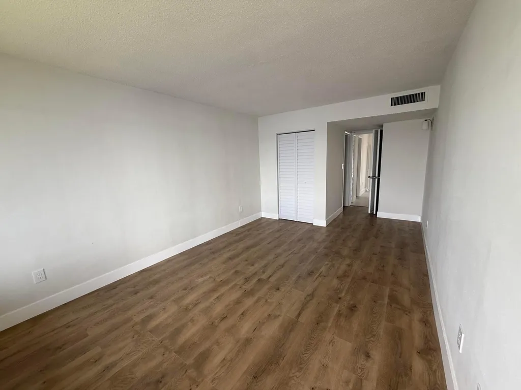 1300 NE 191st Street Miami FL 33179