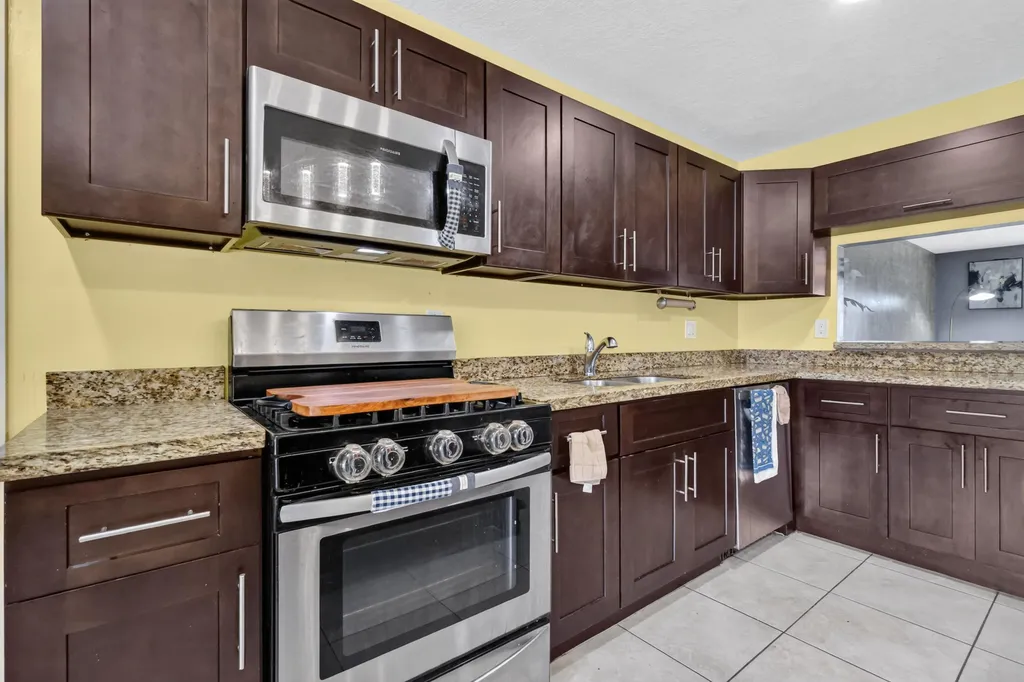 5639 Ithaca Circle E Lake Worth FL 33463