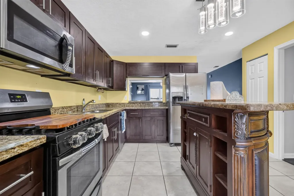5639 Ithaca Circle E Lake Worth FL 33463