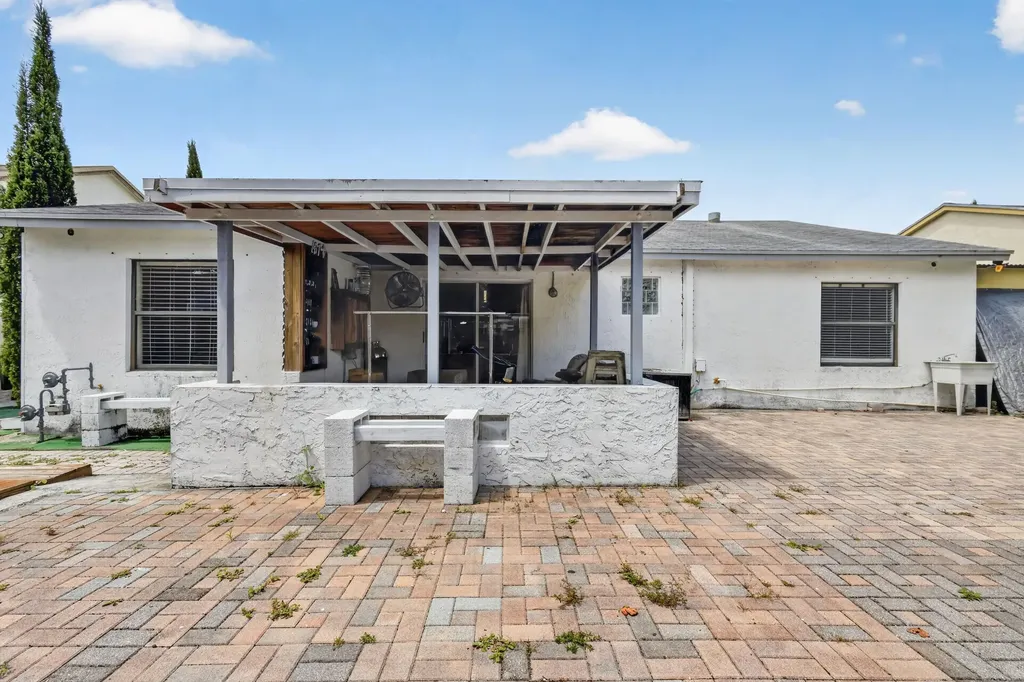 5639 Ithaca Circle E Lake Worth FL 33463