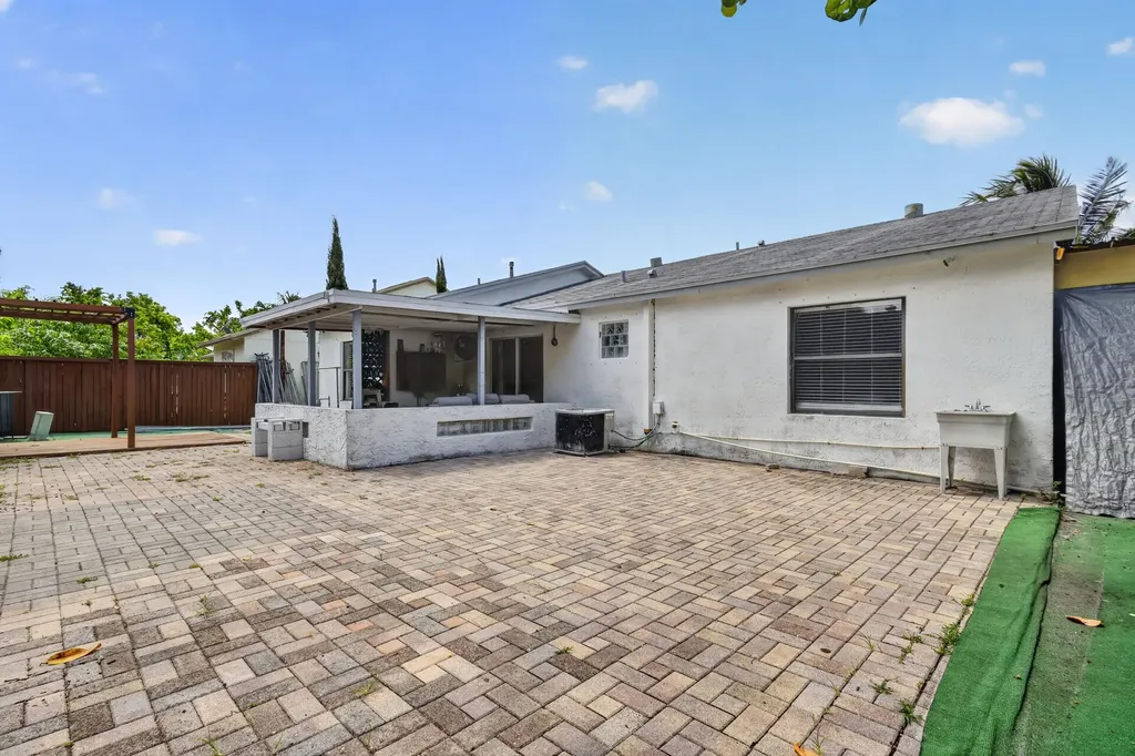 5639 Ithaca Circle E Lake Worth FL 33463