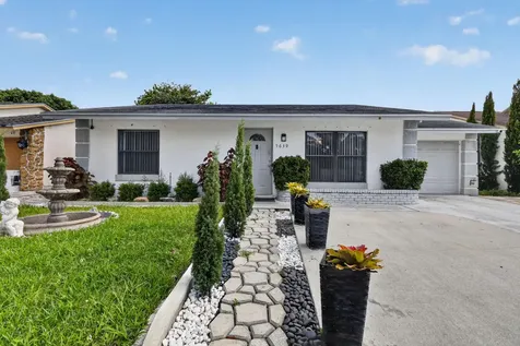 5639 Ithaca Circle E Lake Worth FL 33463