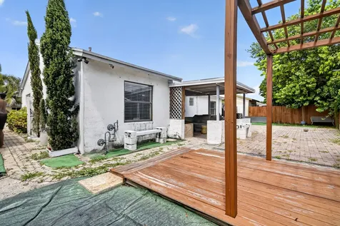 5639 Ithaca Circle E Lake Worth FL 33463