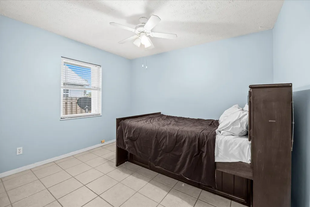 2711 SE Fall Street Port St Lucie FL 34984