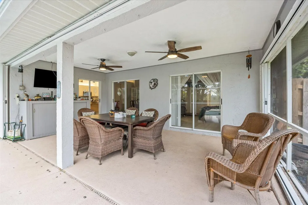 2711 SE Fall Street Port St Lucie FL 34984